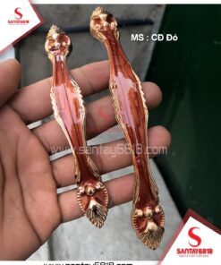 Tay nắm cổ điển đỏ